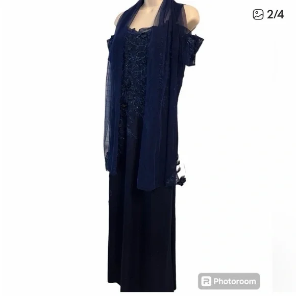 CAMERON BLAKE WILLOW GOWN IN NAVY. FORMAL, BRIDESMAID OR MOTHER OF BRIDE - Picture 2 of 4